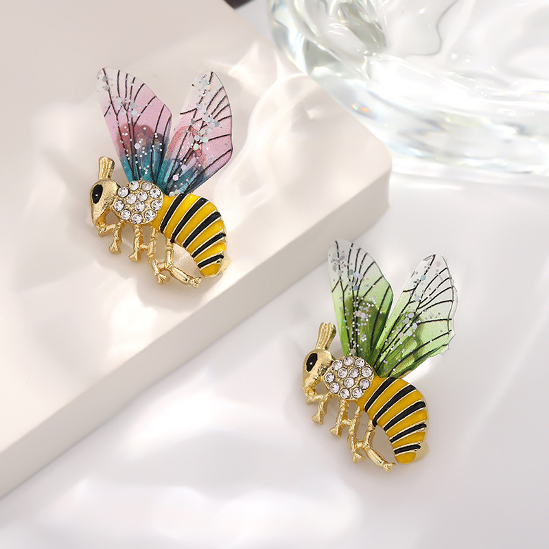 ダイヤモンドかわいい蜂のブローチ 動物蜂の羽ブローチラペルピンアクセサリー 男女兼用コサージュ