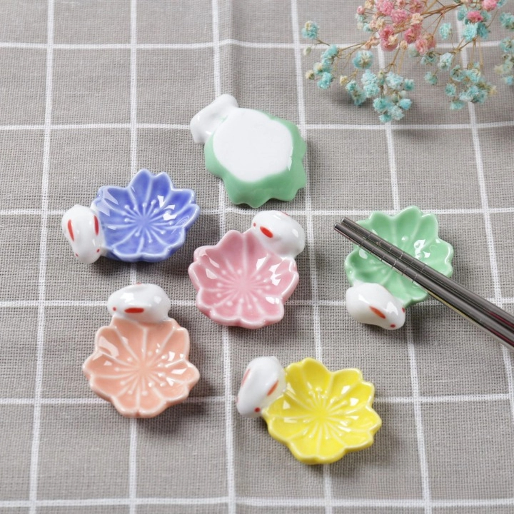 桜の箸置き 可愛い うさぎ付き 陶器 日本風 家庭用 創造的 装飾品 小物 卓上飾り物
