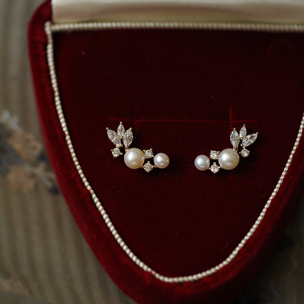 S925スターリングシルバー、合成真珠、ダイヤモンドウィング、フレンチスタイルのイヤリング