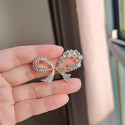 日本と韓国のダイヤモンド小さなリボンブローチレディースコサージュアクセサリーシンプルな洋服ピン