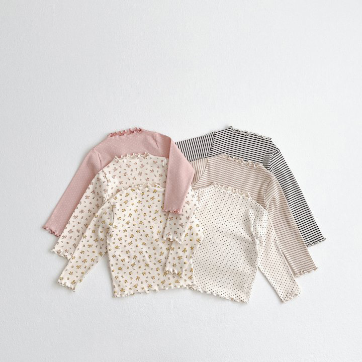 ins 秋新作　子供服　長袖　Tシャツ　カジュアル　トップス　インナーシャツ　花柄　可愛い　フリル