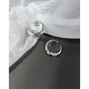 円弧の指輪を結ぶシルバーの個性シンプルな開口指輪女性の人差し指に指輪を巻く