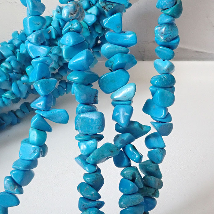 希少 蜜蝋ロングビーズ トルコ石 約45cm トルコ石】ターコイズ 穴あり約3*5mm 1本売り 天然石 ビーズ