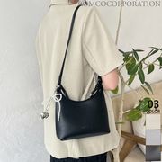 【2024新作商品♪】レザータッチシンプルショルダーバッグ/雑貨