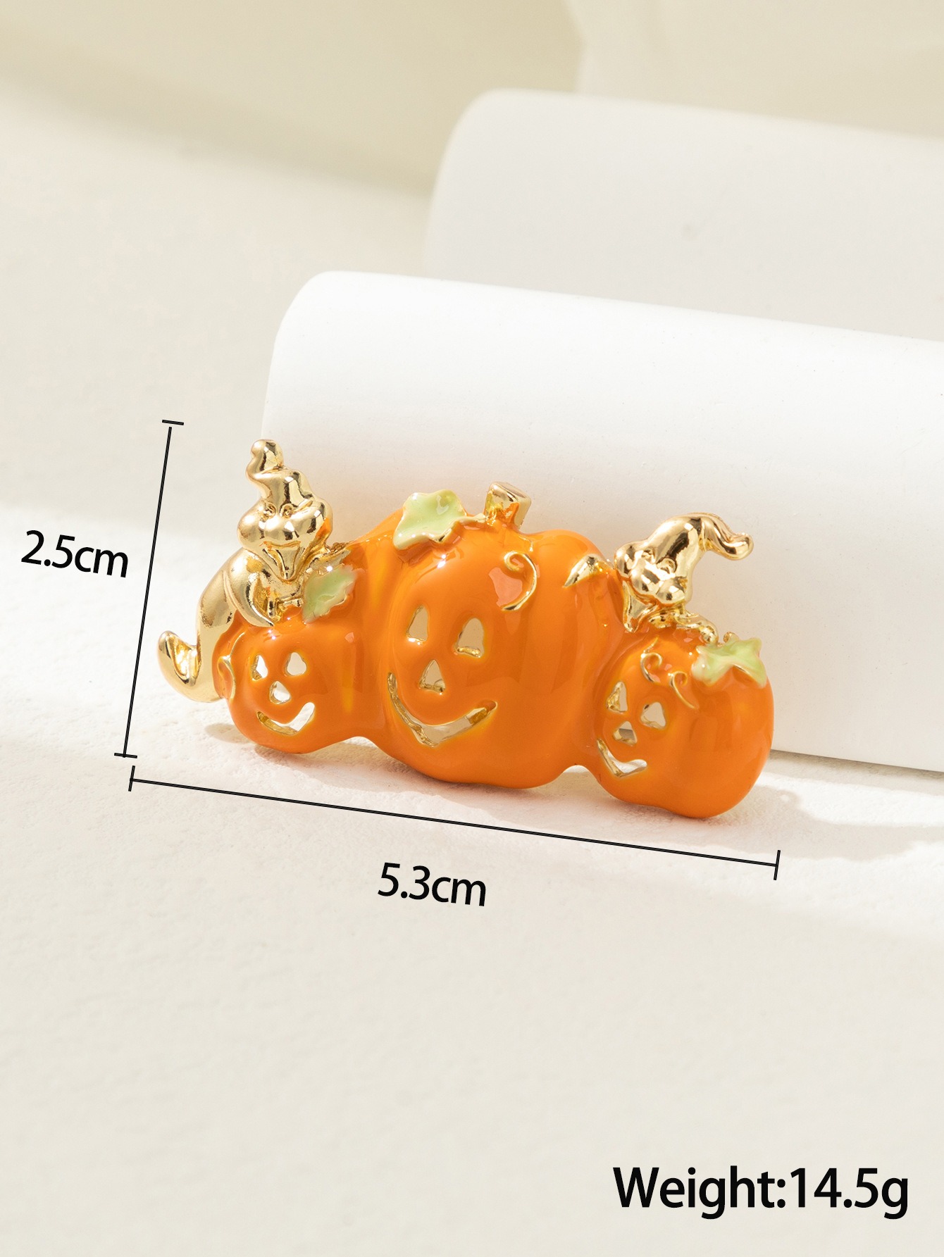 miy*******ページ　ハロウィン雑貨 ハロウィンのかぼちゃと猫、ブローチ、コサージュ、服の