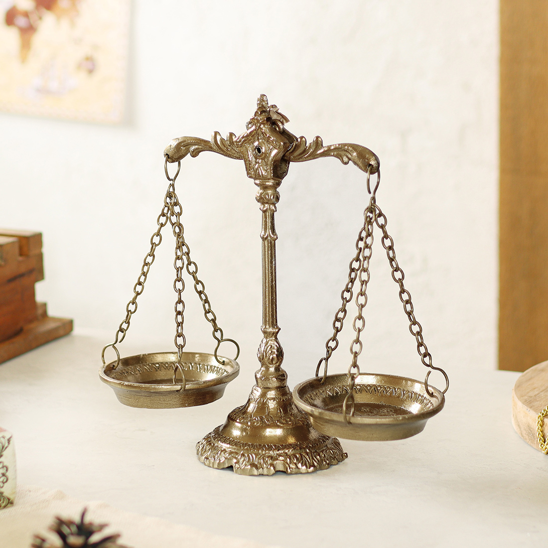 アンティーク　真鍮製　天秤はかり　置物　重さ約4.5㎏　M　R8127B アンティーク 真鍮製 天秤はかり 置物 重さ約4.5㎏ M R8127B
