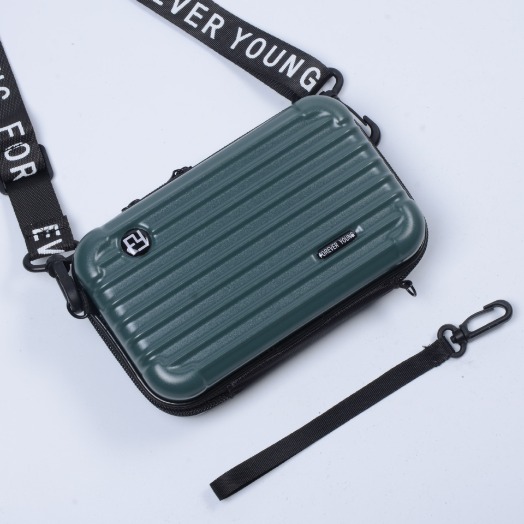 新品 ファミリアJAL軽量スポンジメッシュコスメポーチ 新品未開封】 [ファミリア]JALオリジナル 軽量スポンジメッシュ