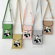 サコッシュ　ポーチ　デザイン　韓国ファッション　ショルダーバッグ　パンダ　ニットバッグ　秋冬