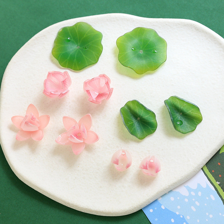 ハスの花 アクセサリーパーツ 蓮 ハンドメイドパーツ 夏 デコパーツ 露 アクリルパーツ ピアス 部品 DIY