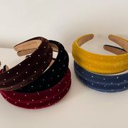 ドット柄カチューシャ　ヘアアクセサリー　レディース　デザイン　韓国風　髪飾り