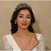 花嫁用 ティアラ3点セット ネックレス＆ピアス付き 欧米風 豪華でエレガントなウェディングアクセサリー