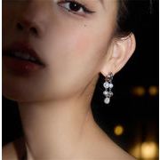 いまだけ 特価 INSスタイル シンプルで上品な ツーウェイピアス ラグジュアリー調球体ジルコニアピアス