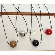 ボールネックレス