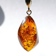 アンバー ペンダントトップ SV925 リトアニア産 【一点もの】 天然アンバー 琥珀 内包物 パワーストーン