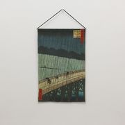 浮世絵 和柄 和雑貨 タペストリー 【 歌川広重 大はしあたけの夕立  】 プリント ラメ 光る生地 【日本製】