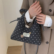 ショルダーバッグ　ドット柄　秋冬　韓国ファッション　デザイン