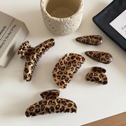 ヒョウ柄ヘアピン　バンスクリップ　アクリル　ヘアアクセサリー　デザイン　髪飾り