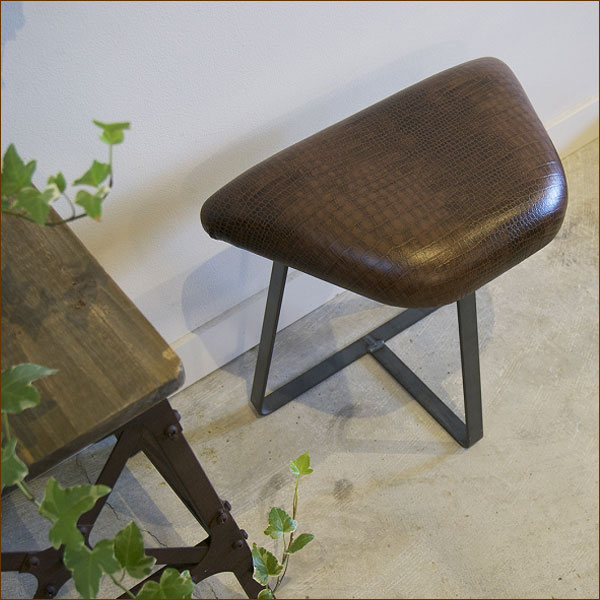 狭い玄関にちょいと置けるスツール！”choito stool leather（ちょいとスツールレザー）” 有限会社 コアプラス 問屋・仕入れ