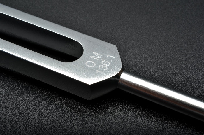 【新品】　クリスタルチューナー　 136.1Hz（宇宙の始まりの音） 浄化　サウンドヒーリング　ラバーマレット（ばち）＆専用ポーチ付き | [セドナの魔法] 始原の音 OMチューナー 136.10Hz マレットと