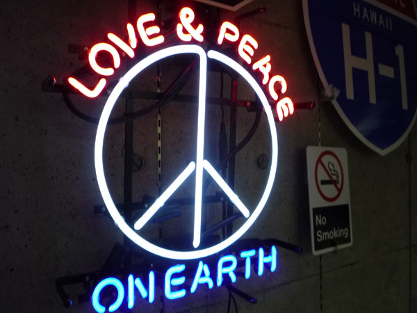 LOVE&PEACE ON EARTH （ネオン管 看板 アメリカン雑貨 ・NEON SIGN 