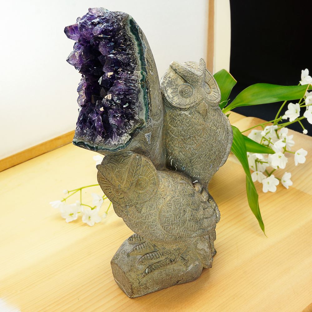 激レア！ アメジストと熔岩石のコラボ 手彫り 彫刻 フクロウ 1808g   天然石 インテリア 置物 置き物