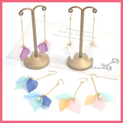 プチパールと花弁のピアス
