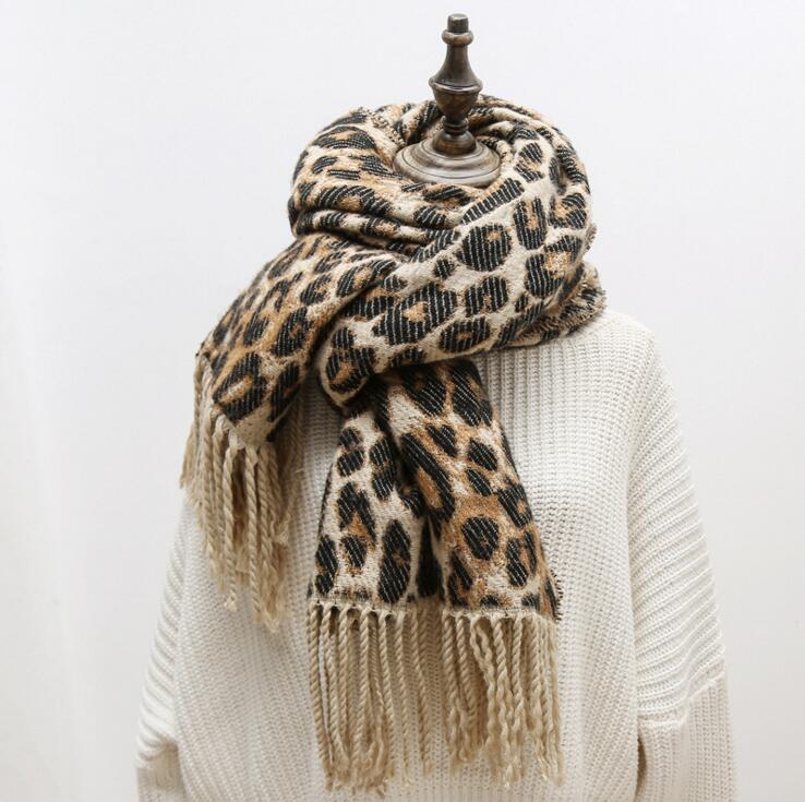 秋冬新作 肩掛け スカーフ マフラー ヒョウ柄 あったか 厚め タッセル 防寒 欧米 ファッション雑貨 株式会社 C2jジャパン 問屋 仕入れ 卸 卸売の専門 仕入れならnetsea