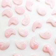 勾玉 ローズクォーツ　26mm×17mm　　品番： 7528