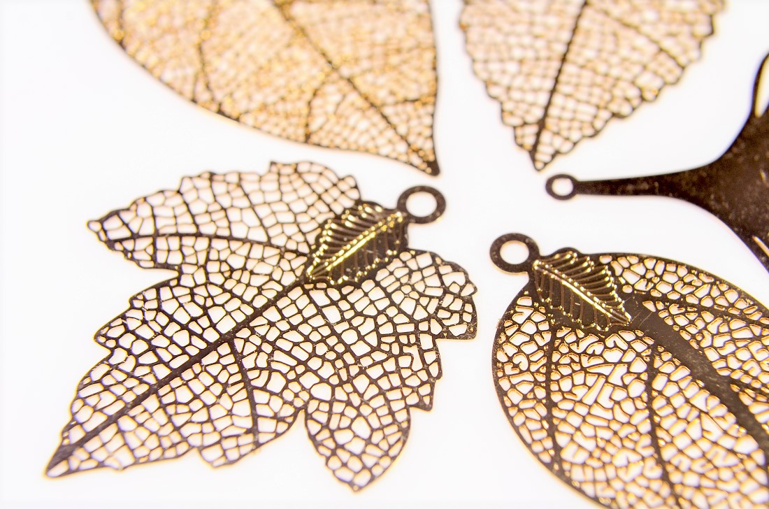 【秋冬アクセサリー】極薄銅製メタル　リーフのメタル　高品質銅素材使用＆繊細な模様