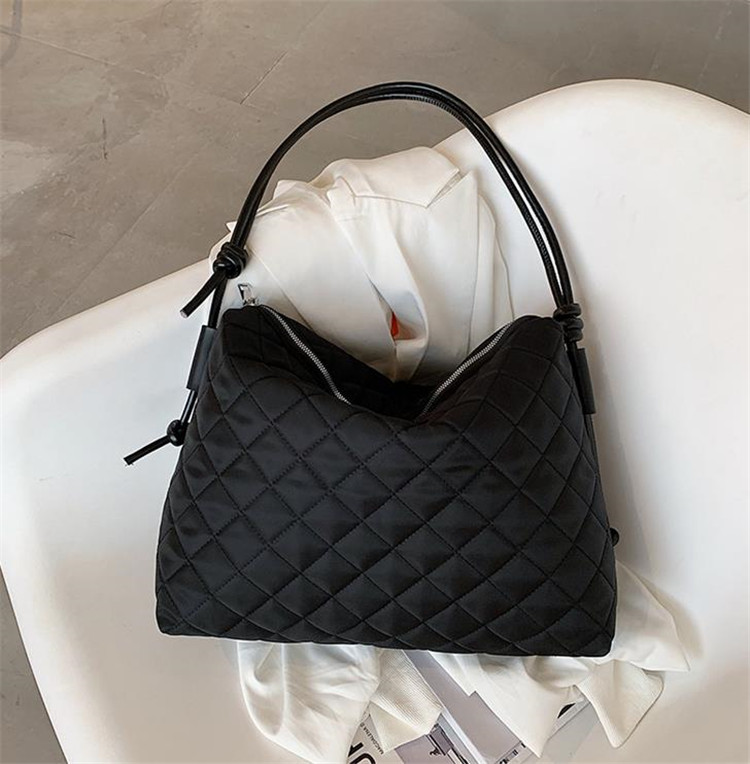 計算された美シルエット ショルダーバッグ 大容量 ショッピングバッグ トートバッグ パーソナリティ ファッション雑貨 合同会社 サムズアップ 問屋 仕入れ 卸 卸売の専門 仕入れならnetsea