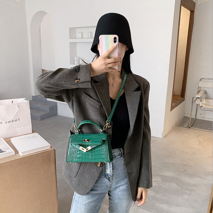 丁度良いサイズの きちんとバッグ ワンショルダーバッグ レディース 韓国ファッション バッグ ファッション雑貨 エスペランス 合同会社 問屋 仕入れ 卸 卸売の専門 仕入れならnetsea