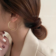 上品な色めきで顔周りを華やかに 韓国スタイル エレガント 美しい ピアス シンプル アクセサリー