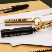 金属製のホイッスルキーチェーン！ ”IRON & GLORY（アイアン&グローリー）”BLOW（ブロー）