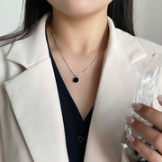 シンプルな幾何学的な正方形のネックレス ファッション スタイル  鎖骨チェーン ネックレス