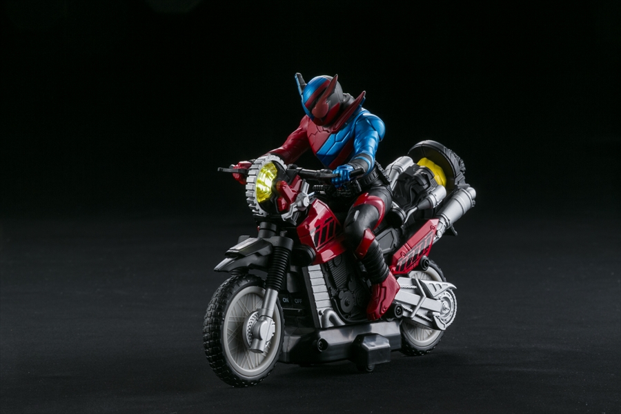 売り切れごめん】CCP 仮面ライダービルド RC マシンビルダー 株式会社