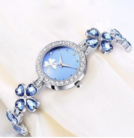 売り切れ完売商品 美品限定セールcawai ビジュー時計ブレスレット 31921a8bedfde864a9f517672451a3