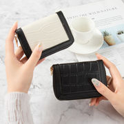 財布　カードケース　バイカラー　デザイン　レディースファッション