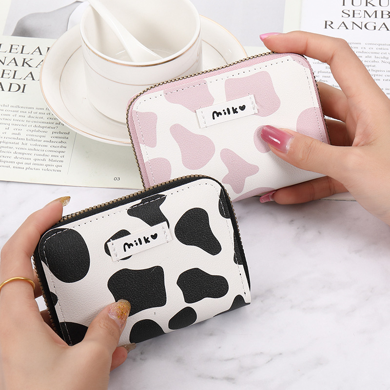 財布　カードケース　牛柄　可愛い　デザイン　レディースファッション