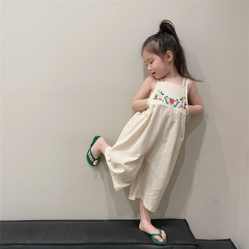 2022夏新作　オーバーオール　女の子　サロペットパンツ　刺繍　ゆったり　可愛い 子供服　オールインワン