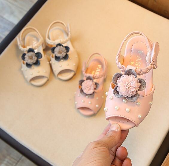 ★【子供靴】可愛いデザインの子供靴　サンダル　花付き　真珠付き　1-3歳　シューズ　女の子　キッズ