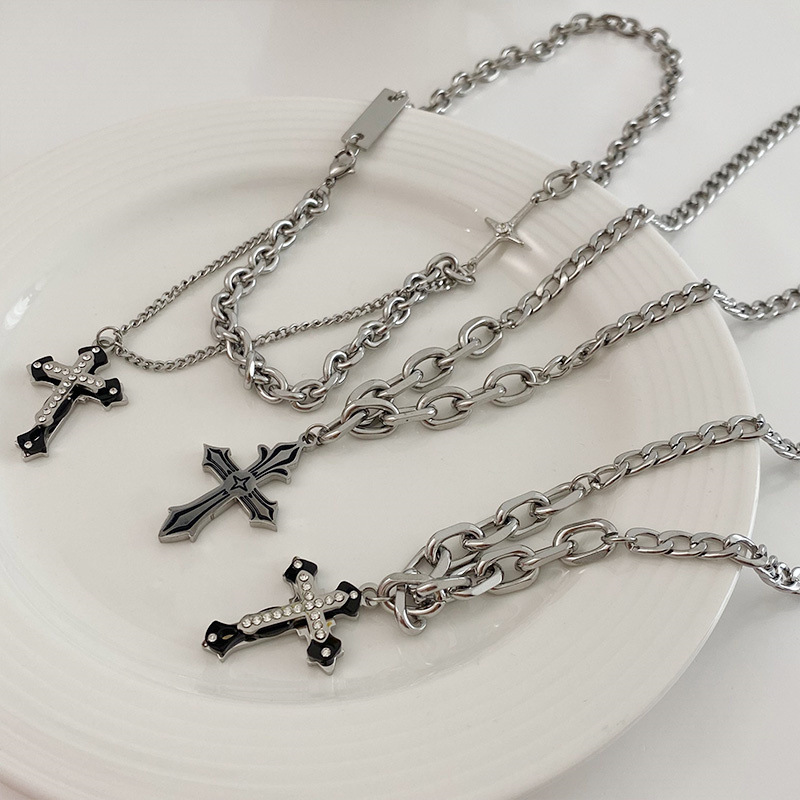 ネックレス　デザイン　アクセサリー　韓国ファッション　チタン合金　金属　十字