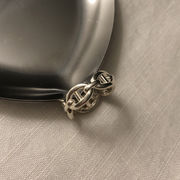 指輪　リング　金属の質感　素敵なデザイン　アクセサリー　  潮流