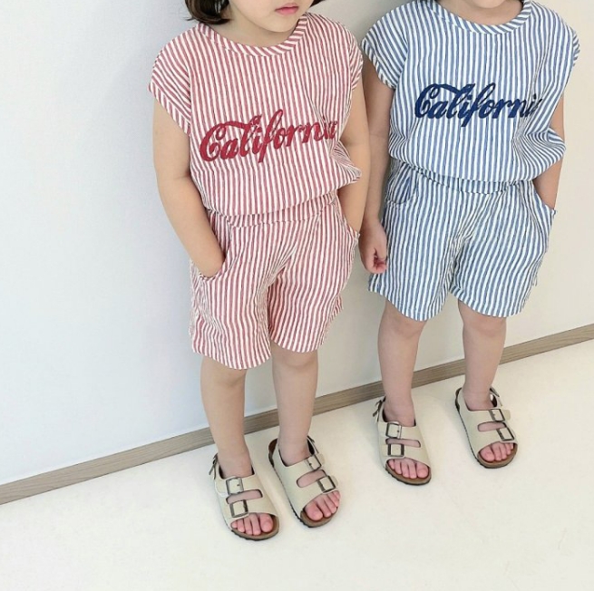 2024 夏 韓国風子供服 ベビー服  ストライプ   Tシャツ+  ショートパンツ  セットアップ  2色
