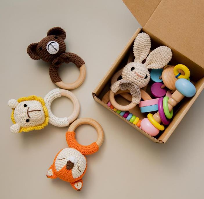 2023 新作 おもちゃ 知育玩具　赤ちゃん  出産祝い ベビー用 手握る玩具 baby 子供用 木製 遊び用  4色