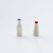 ドールハウス  模型   撮影道具  ミニチュア  モデル  インテリア置物  デコレーション  牛乳びん   2色
