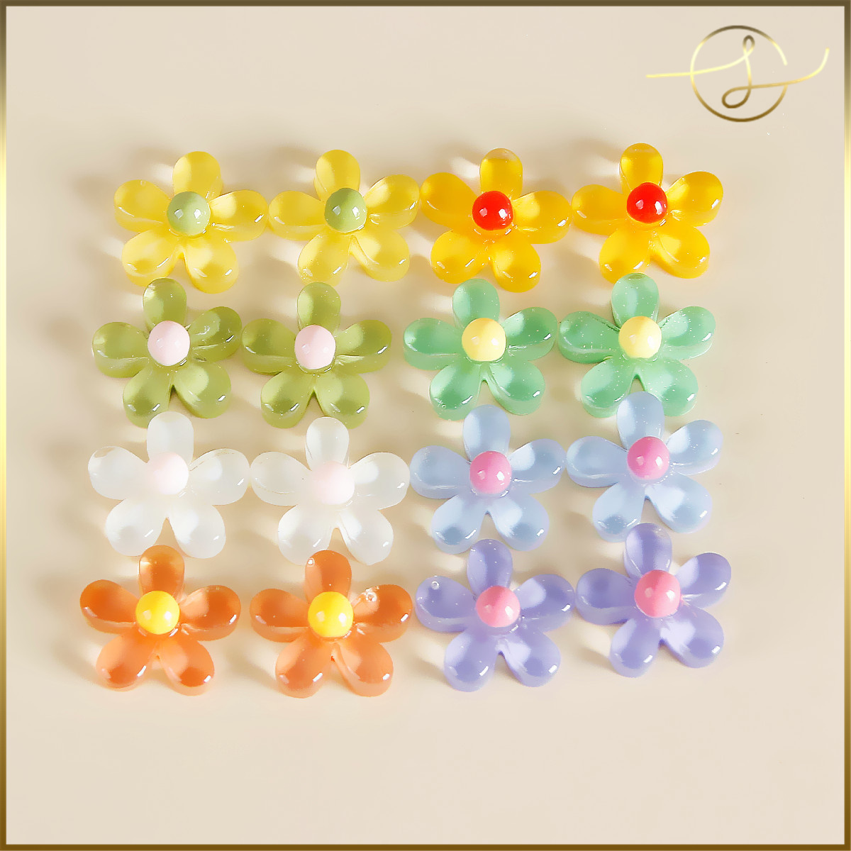 ハンドメイド　透明な中の小花　チャーム ハンドメイド透明な中の小花チャーム | ヤマダウェブコム