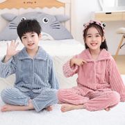 男の子と女の子の秋と冬の新しいフランネルかわいい暖かいパジャマルーズホームサービススーツ