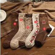 新しいコートの冬の暖かい女性の靴下