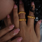 欧米 の新製品 Instagram 人気の 5mm厚のシンプルリング ステンレス鋼 18k ゴールドメッキ 女性の指輪