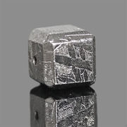 約8mm 鉄隕石 メテオライト シルバー キューブ型 一粒売り【FOREST 天然石 パワーストーン】